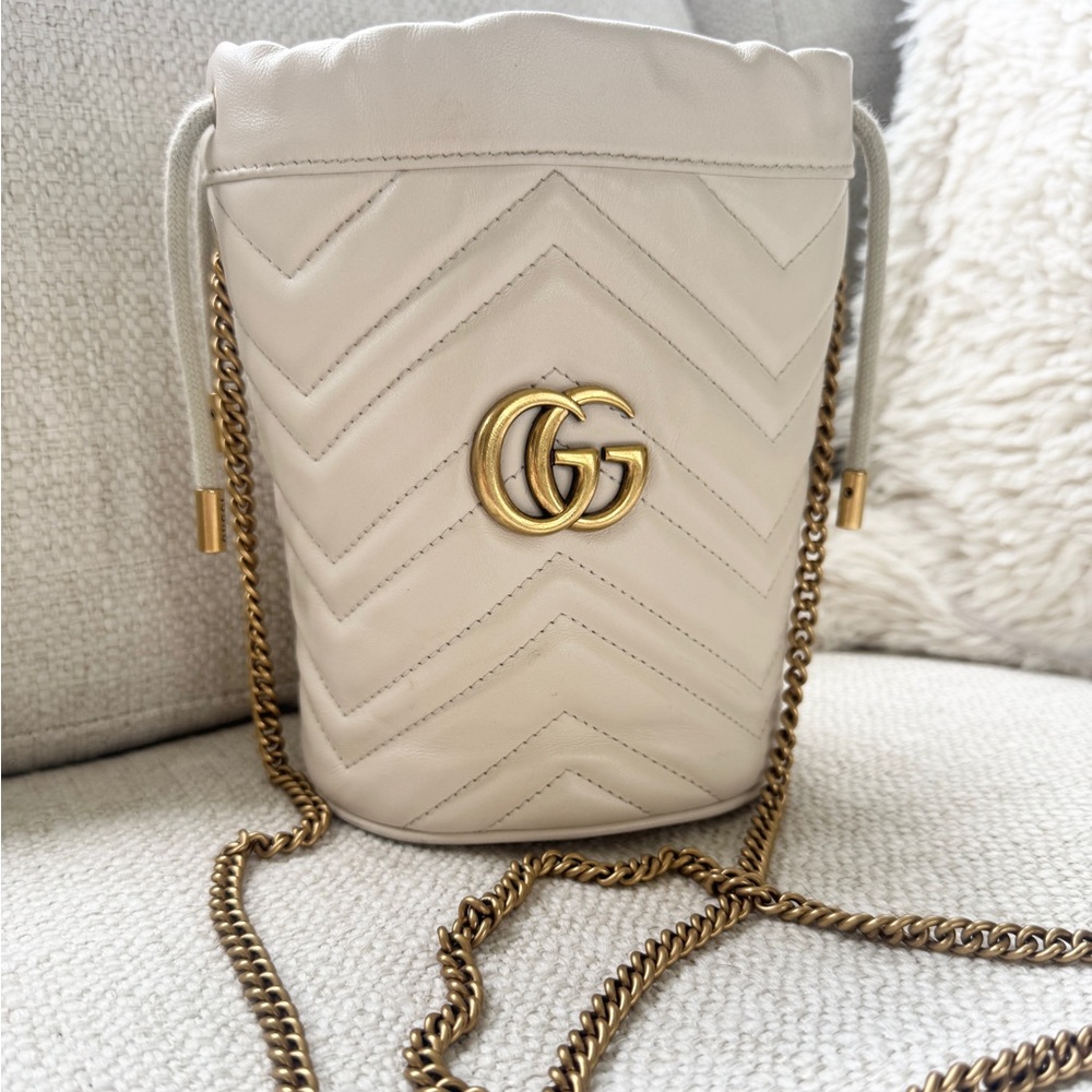 Gucci GG MARMONT SMALL BUCKET BAG
